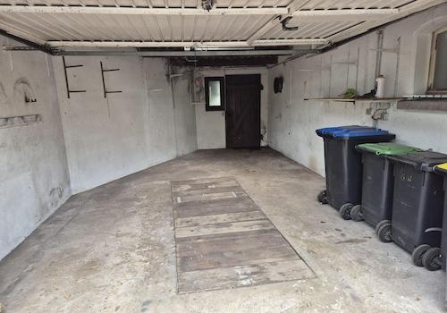 Garage mit Grube 
