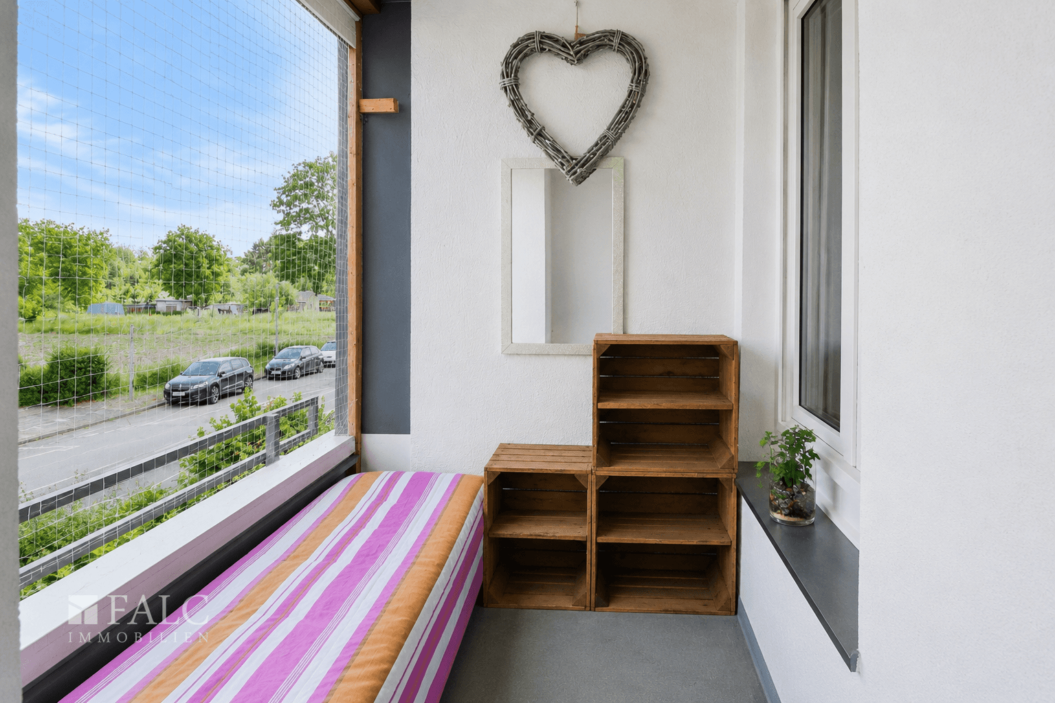 Balkon (aufgeräumt)