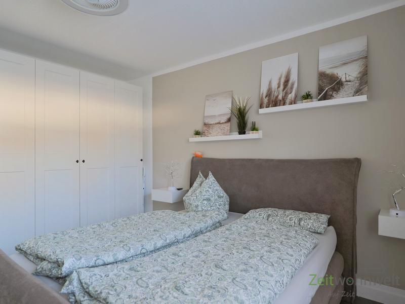 großer Kleiderschrank