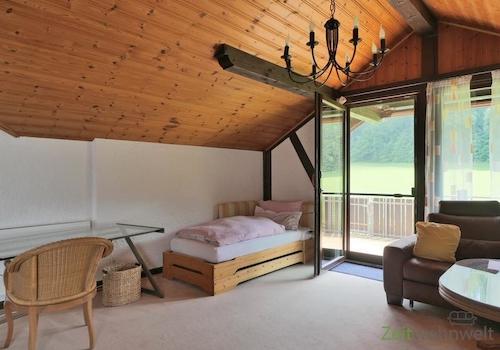 Blick zum Bett