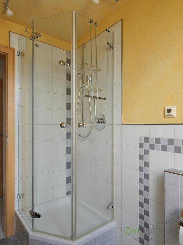 Dusche im Bad