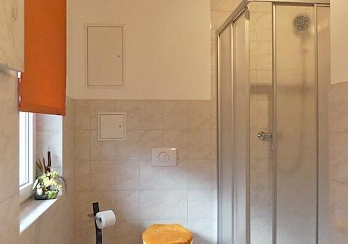 Dusche und Wanne