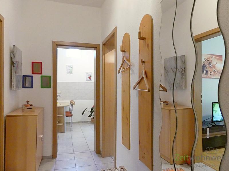 Wohnungsflur mit Garderobe