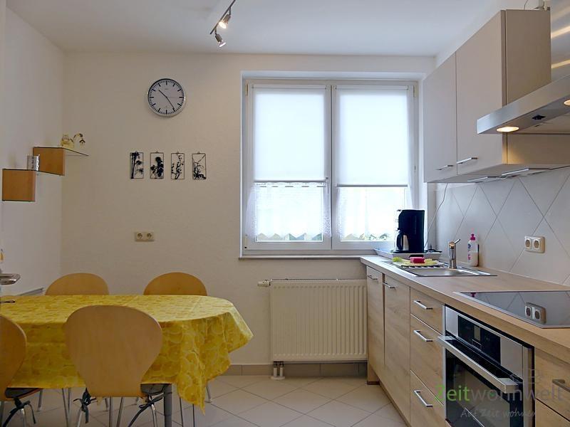 separate Wohnküche mit Esstisch