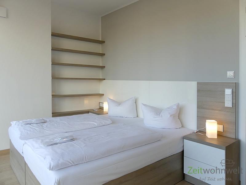 rechtes Schlafzimmer, Doppelbett