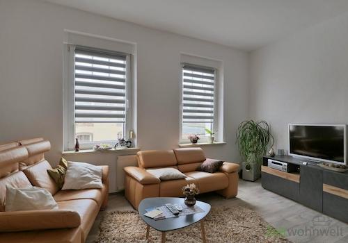 zwei Sofas