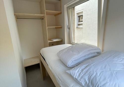 Schrank + Bett