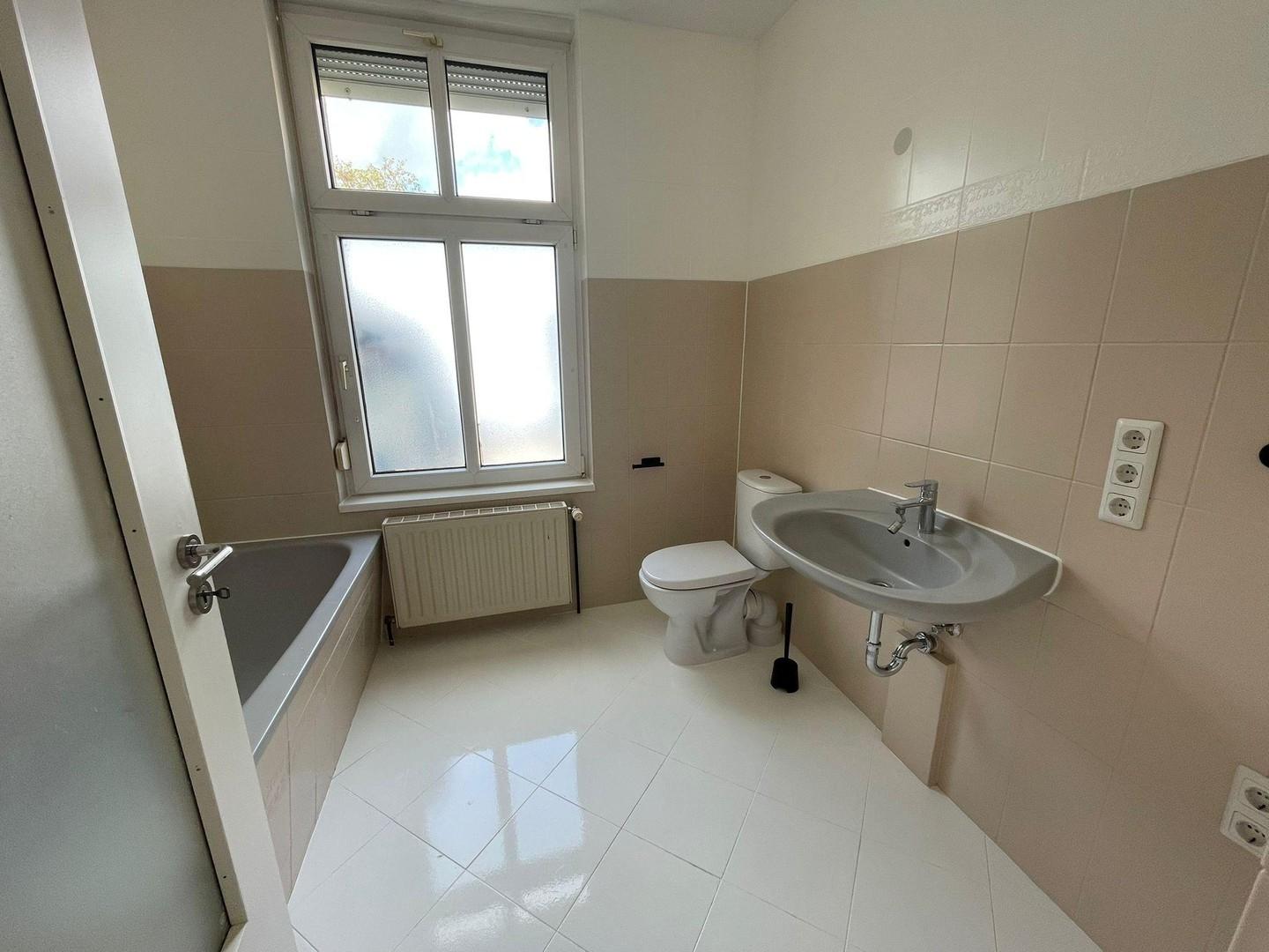 Bad mit Badewanne