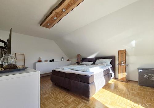 Schlafzimmer DG