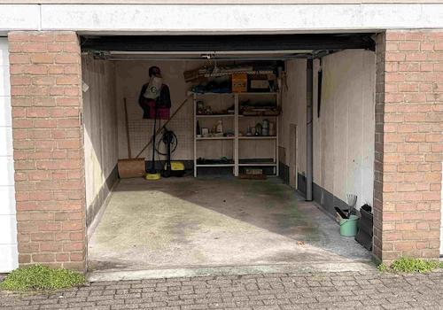 Garage mit Sektionaltor