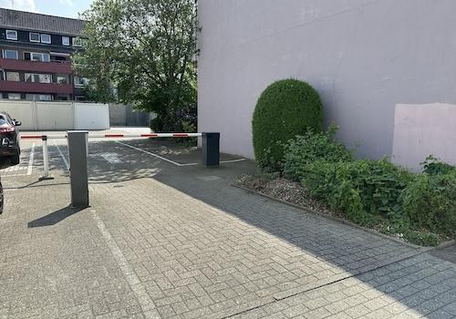 Ein- und Ausfahrt schrankenanl