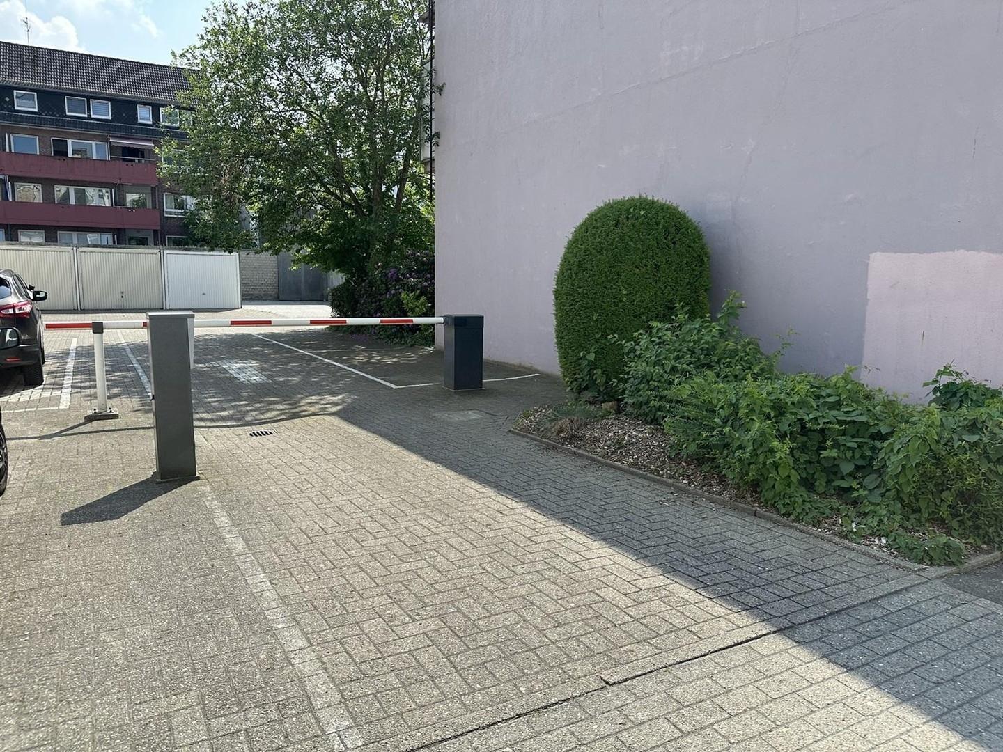 Ein- und Ausfahrt schrankenanl