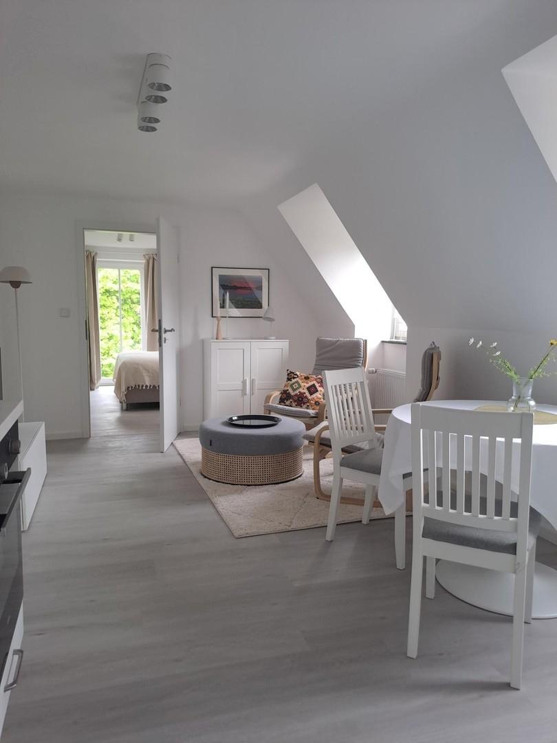 Wohnzimmer mit Esstisch