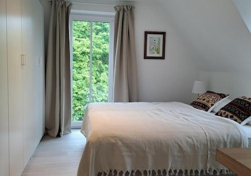 Schlafzimmer mit Schrank