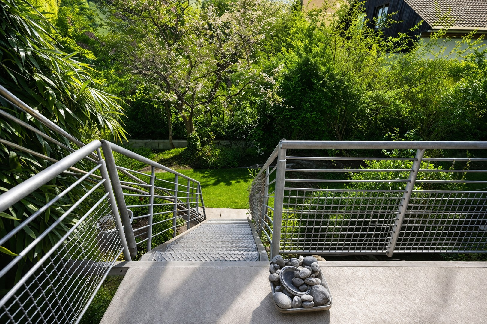 Balkon mit Treppe zum Garten