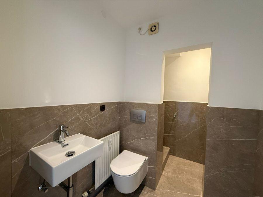 100