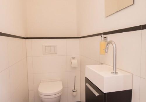 separates WC