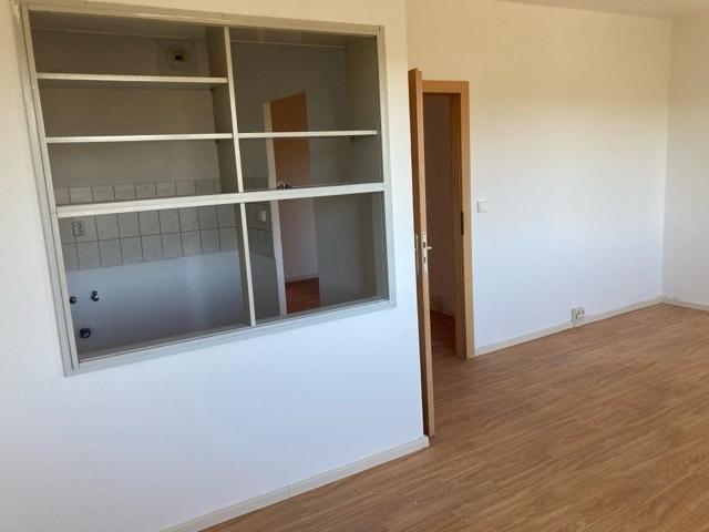 Wohnzimmer mit Blick auf die Küche
