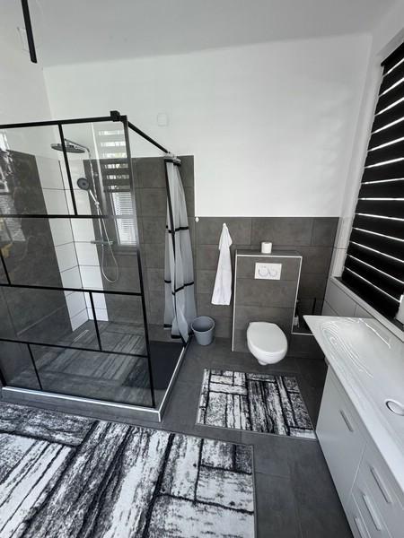 14 Du WC WB