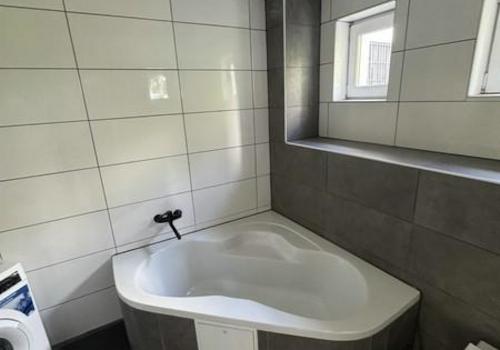 7 Eckbadewanne