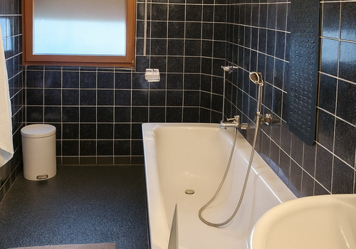 Tageslichtbad mit Badewanne