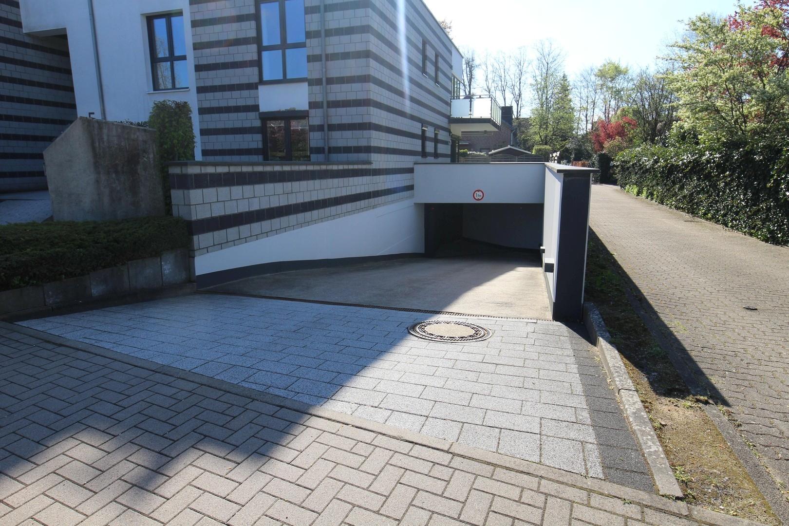 Zufahrt Garage
