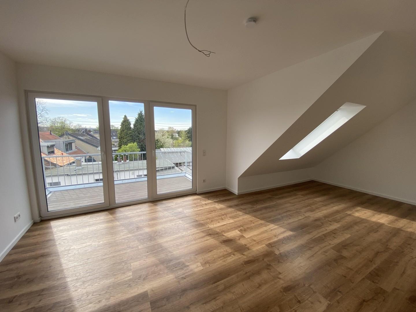 Wohn-/Esszimmer Foto 1