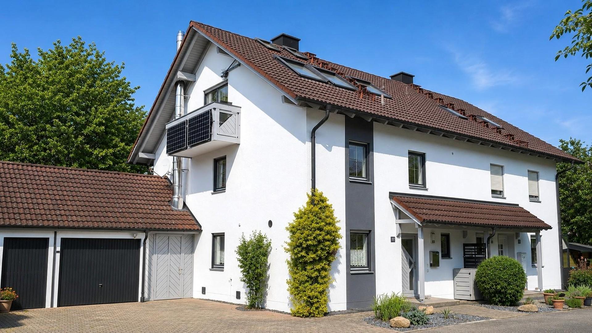 Südostseite mit Stellplätzen