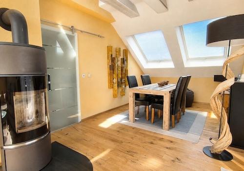Essplatz im Dachstudio