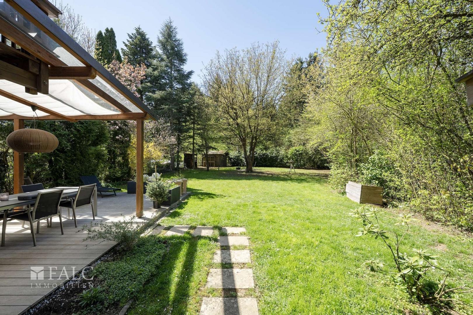 Garten mit Terrasse