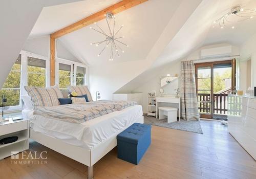 DG Zimmer groß Blick Balkon