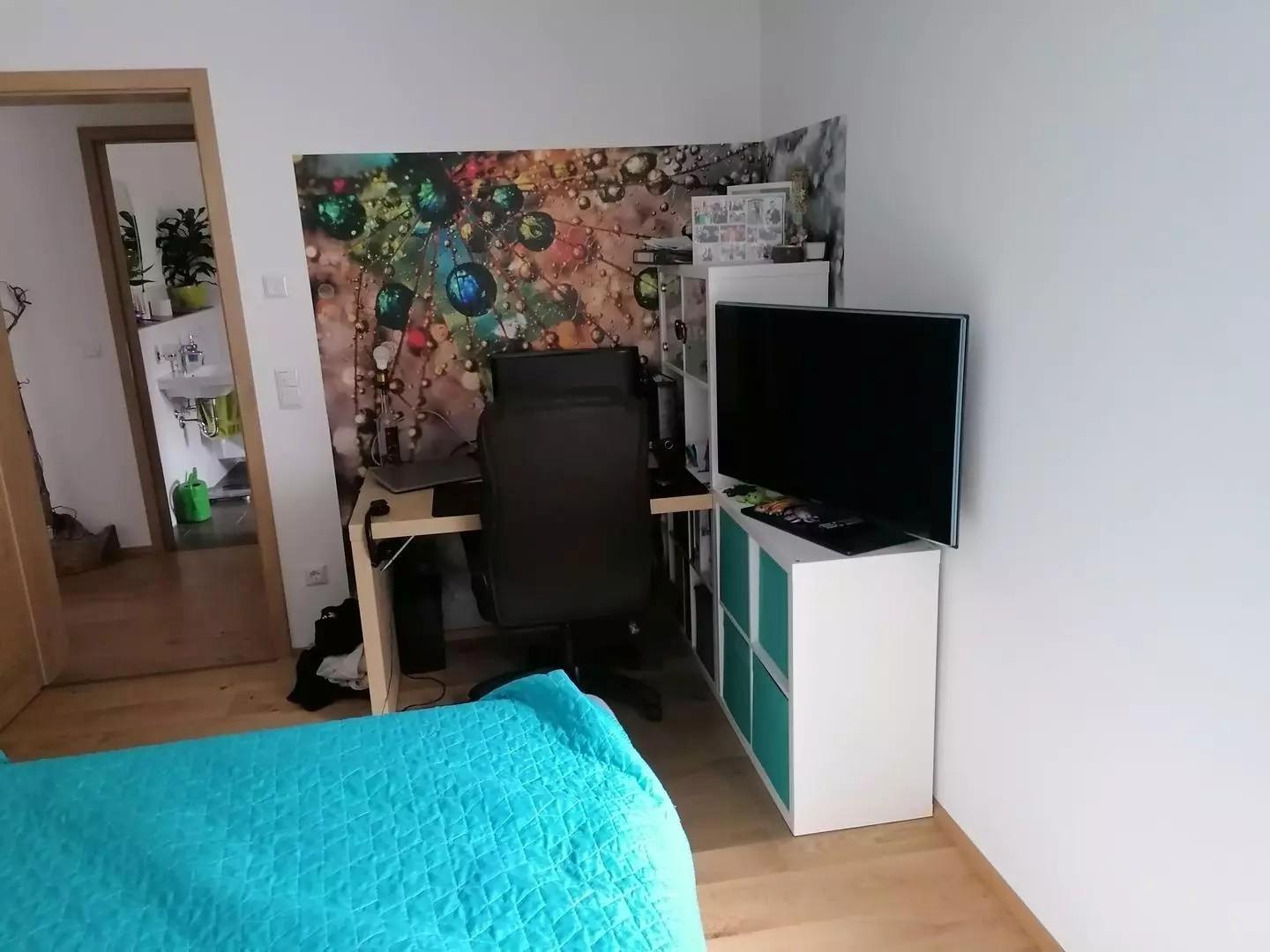 Büroecke um Schlafzimmer