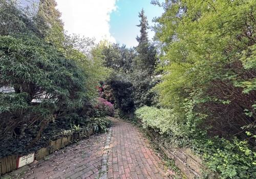Rampe zum Souterrain