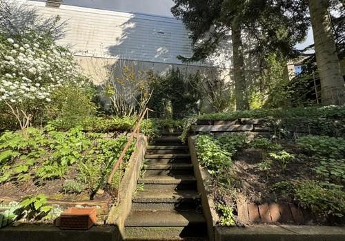 Treppe in den oberen Garten