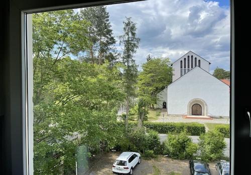 Blick aus der Küche/Stellplatz