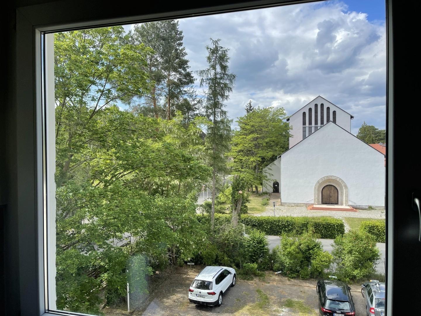 Blick aus der Küche/Stellplatz
