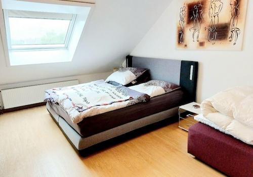 Schlafzimmer 1