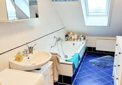 Bad mit Badewanne