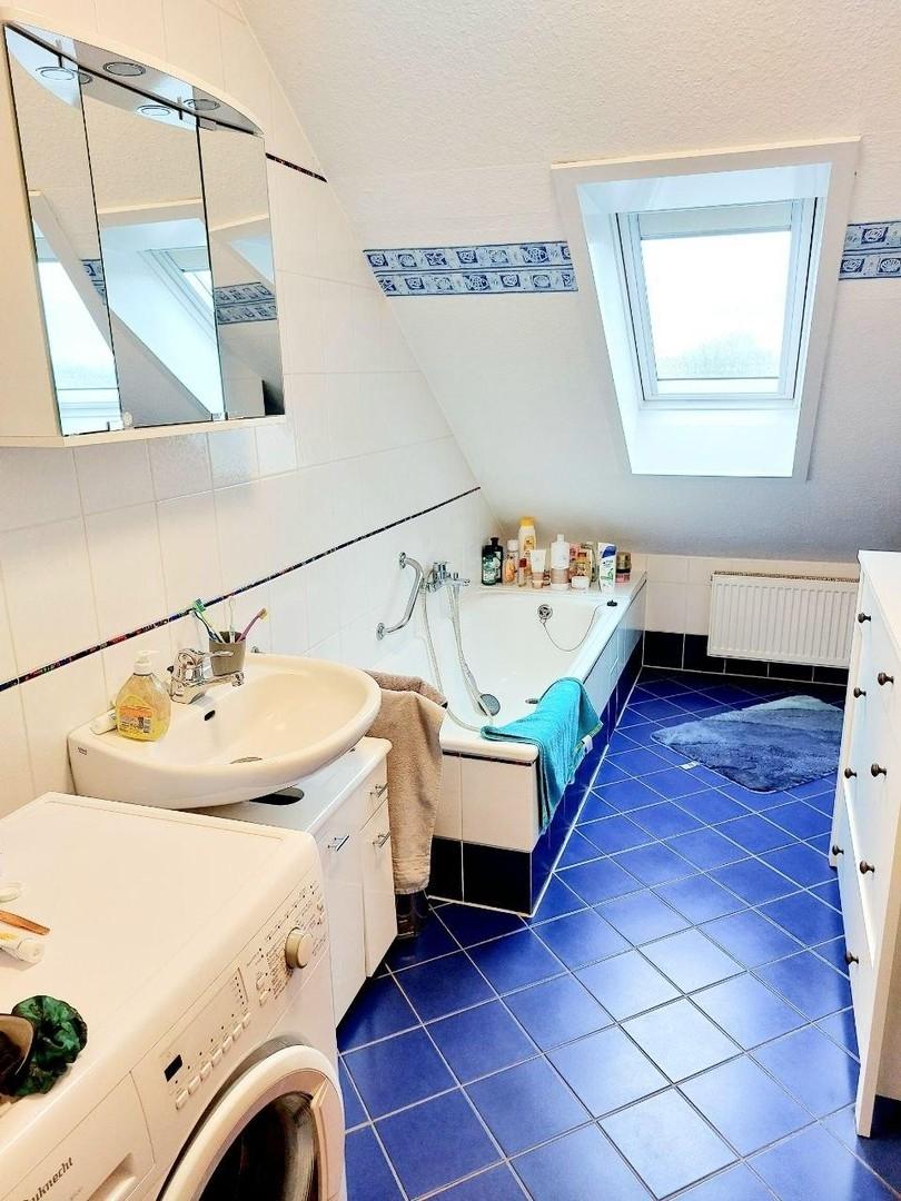 Bad mit Badewanne