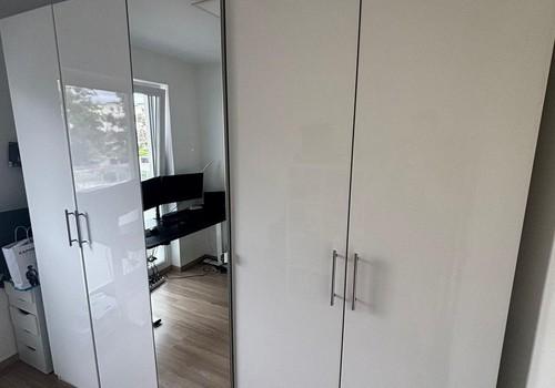 Kleiderschrank