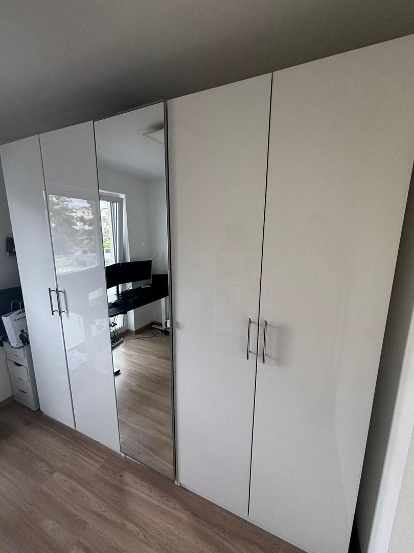 Kleiderschrank