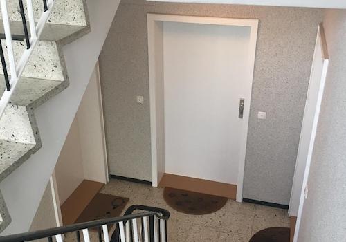 helles gepflegtes Treppenhaus