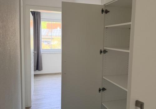 Flur mit großem Einbauschrank