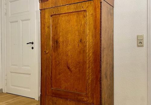 antiker Kleiderschrank 3