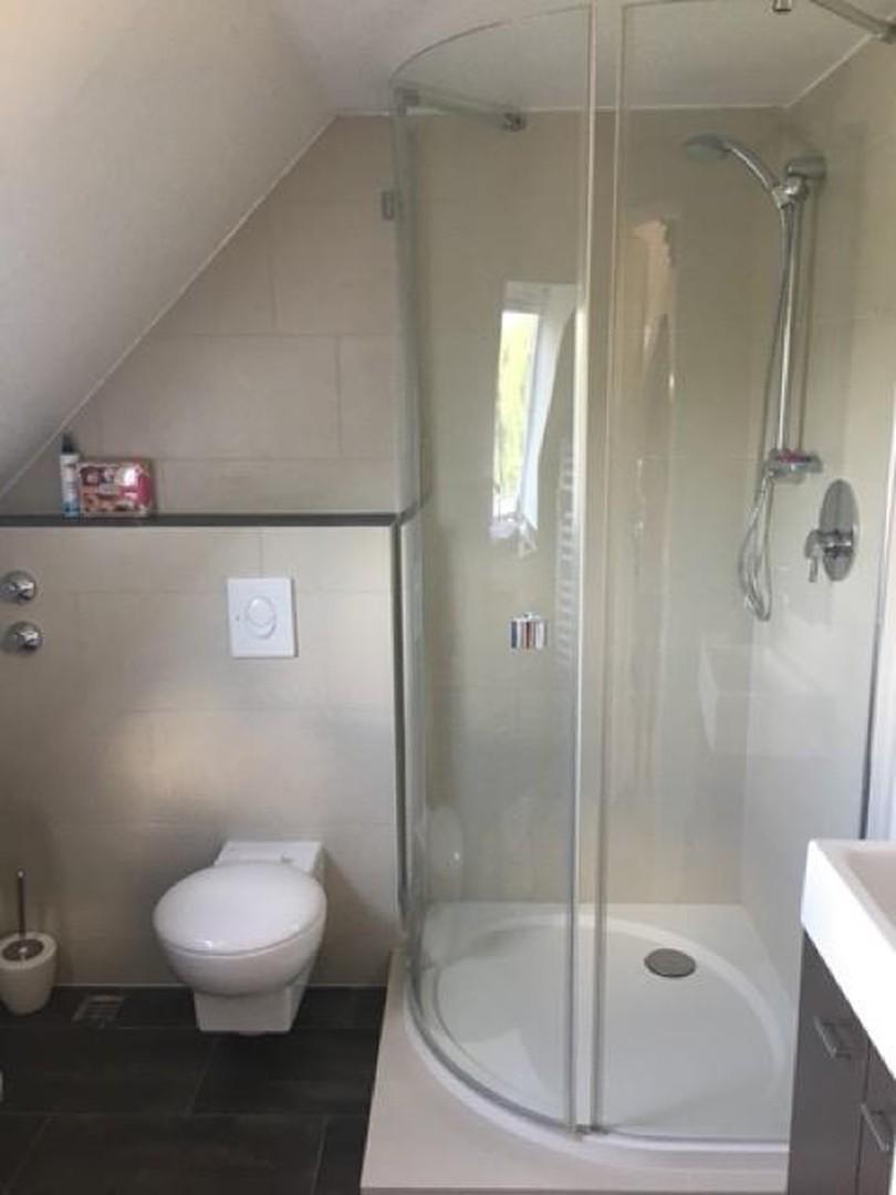 Toilette und Dusche Ebene 2