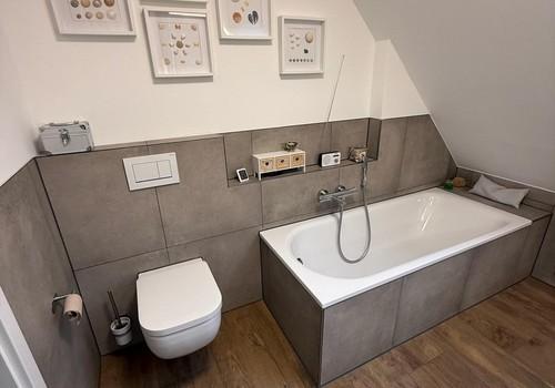 "großes" Badezimmer-1