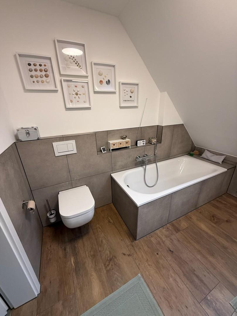 "großes" Badezimmer-1