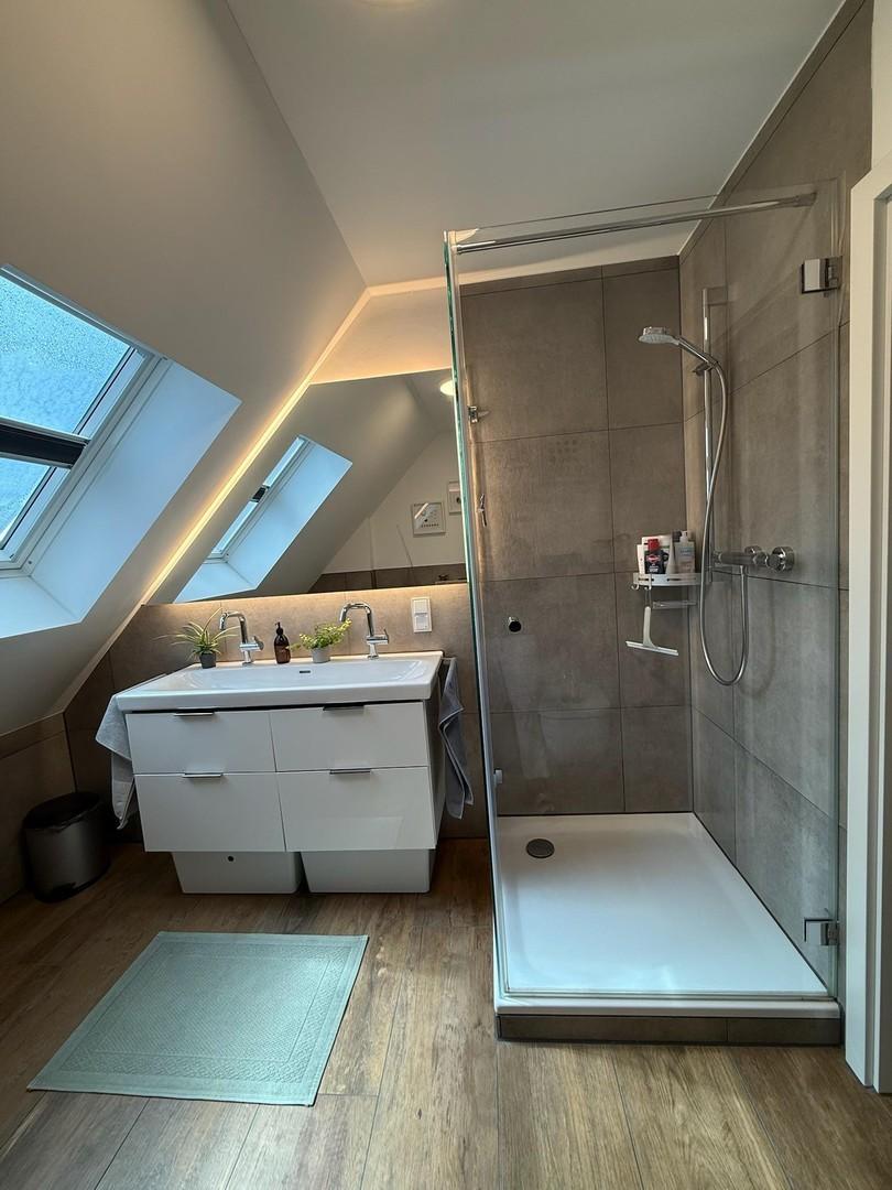 "großes" Badezimmer-2