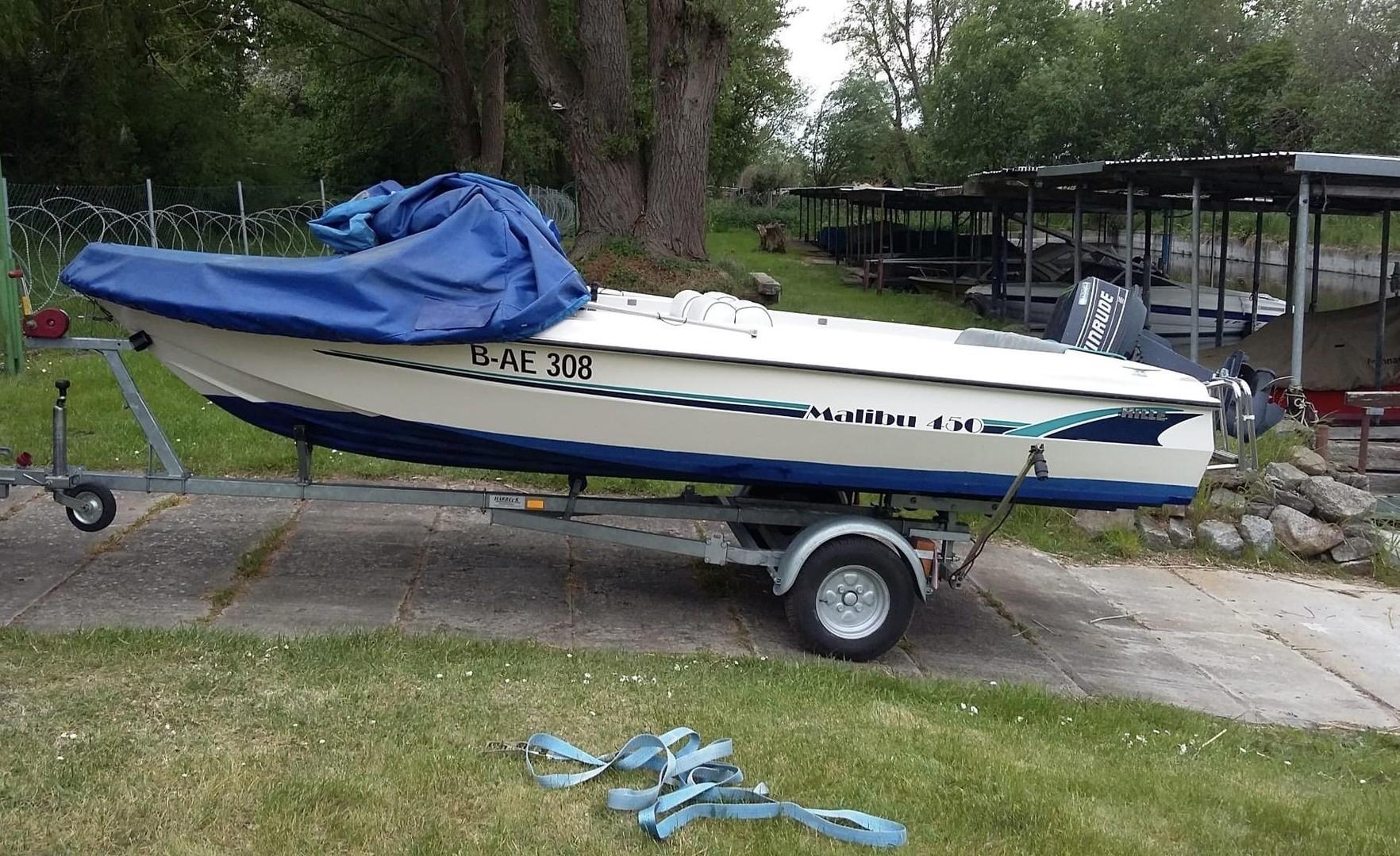 Boot mit Trailer 