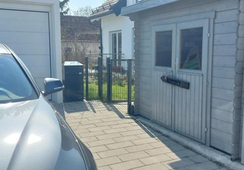 Garage, Vorplatz, Gartenhaus